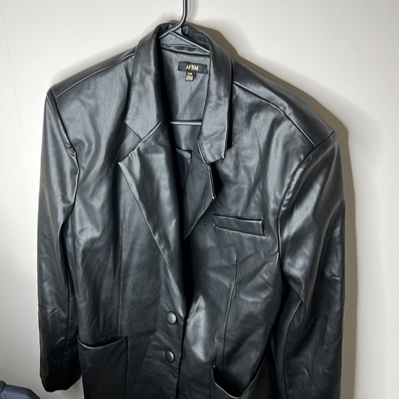 Leather jacket - Picture 4 of 7
